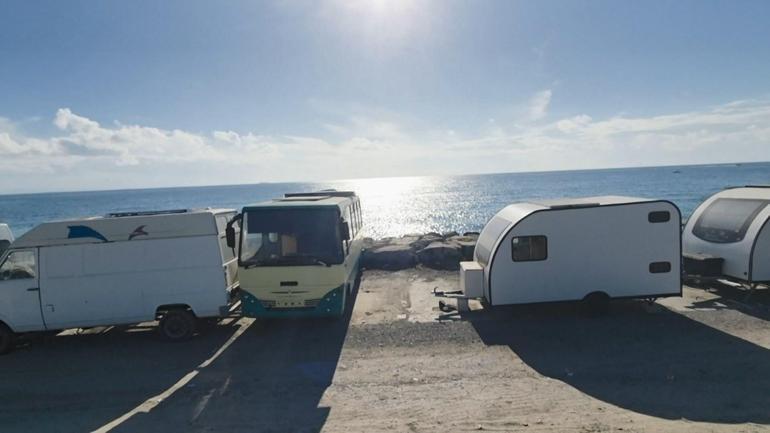 Bölge adeta karavan mahallesine döndü, vatandaş isyan etti: Sayıları 700’e dayandı, sahili kullanamıyoruz