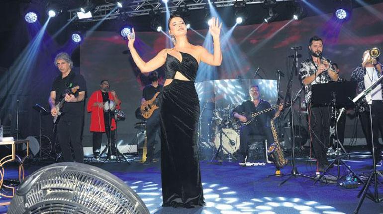 Yeni Cabaret öğretmenleri yalnız bırakmadı