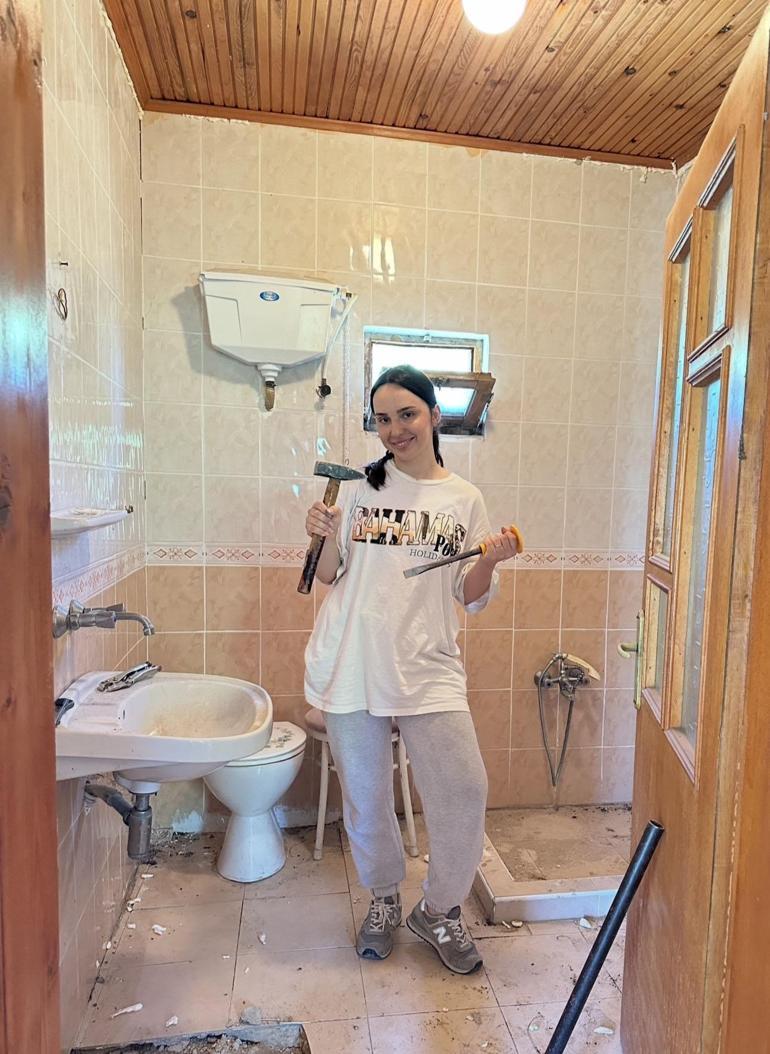 Terk edilmiş 50 yıllık köy evine göç ettiler ‘Buradan bir şey olmaz diyenler şimdi çok beğeniyor’