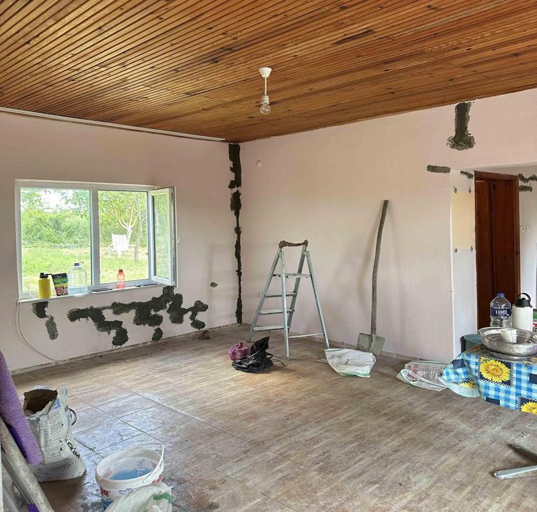 Terk edilmiş 50 yıllık köy evine göç ettiler ‘Buradan bir şey olmaz diyenler şimdi çok beğeniyor’