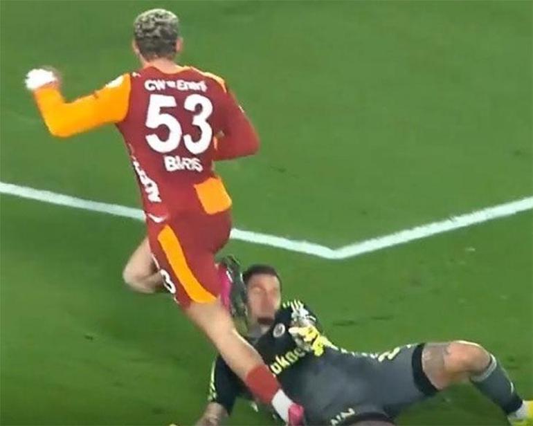 Fenerbahçe - Galatasaray derbisinde kritik pozisyon Gol VARdan döndü