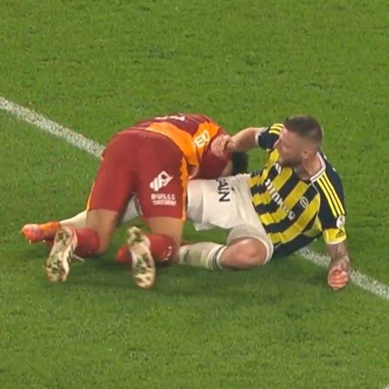Fenerbahçe - Galatasaray derbisinin tartışmalı pozisyonları Trioda değerlendirildi Bu pozisyon sarı karttan başlar