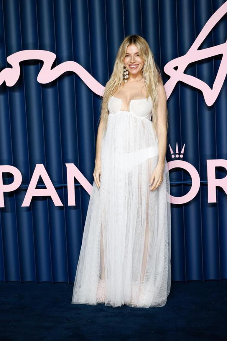 İki ünlü isim, tek ödül töreni... Hamile olduklarını kırmızı halıda ilan ettiler