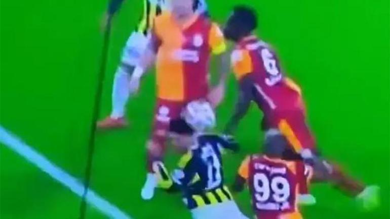 Fenerbahçe - Galatasaray derbisinin tartışmalı pozisyonları Trioda değerlendirildi Bu pozisyon sarı karttan başlar