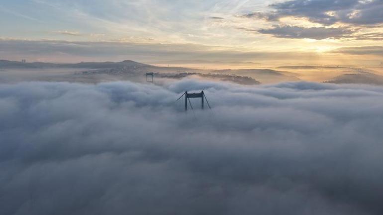 Sis İstanbulu yuttu Göz gözü görmedi