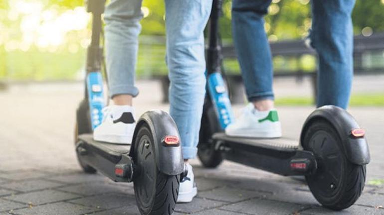 Altınını bozan otomobile koştu