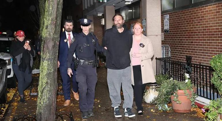 Üniversite öğrencisi sokak ortasında saldırıya uğradı Dehşet anları ortaya çıktı: ‘Beni yere fırlattı, 16 suçtan sabıkası varmış’