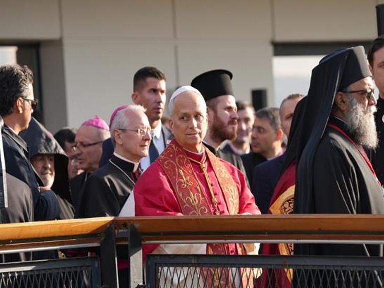 Papanın ziyaretinden bir gün sonra şaşırtan ilan: Kendimizi çok özel hissettik