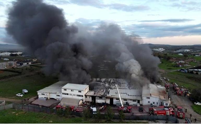 Son dakika... Tuzlada fabrika yangını Çok sayıda ekip sevk edildi
