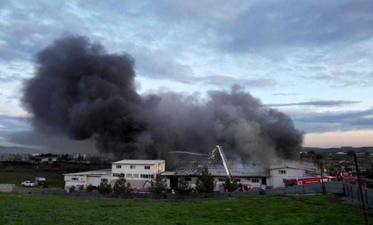 Son dakika... Tuzlada fabrika yangını Çok sayıda ekip sevk edildi