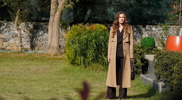 Güller ve Günahların Berrakı Oya Unustası: Sevmeyi bilmeyen yaralı bir kadın