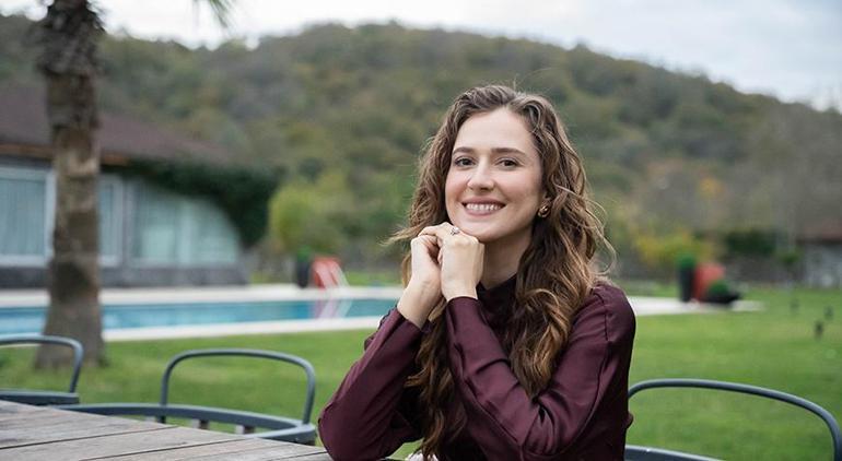 Güller ve Günahların Berrakı Oya Unustası: Sevmeyi bilmeyen yaralı bir kadın