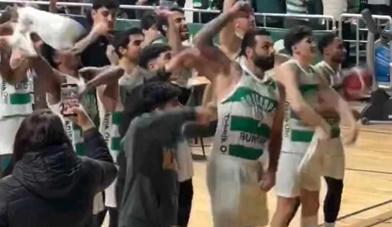 Bursasporda Göksenin Köksalın görüntüsü gündem oldu Eski takımı Galatasaraya gönderme