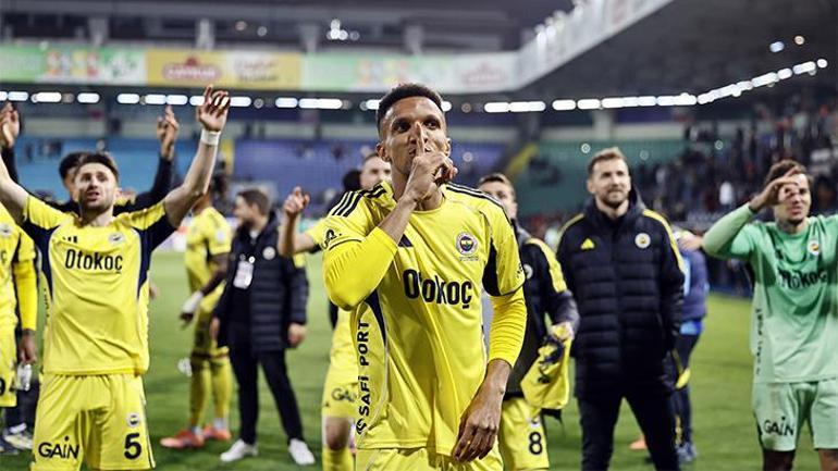 Fenerbahçede yıldız futbolcu kadro dışı bırakıldı Resmen açıklandı