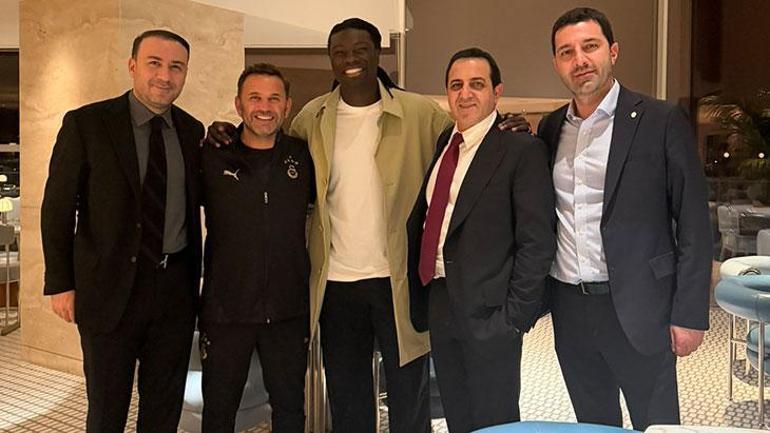 Bafetimbi Gomisten Galatasaraya sürpriz ziyaret