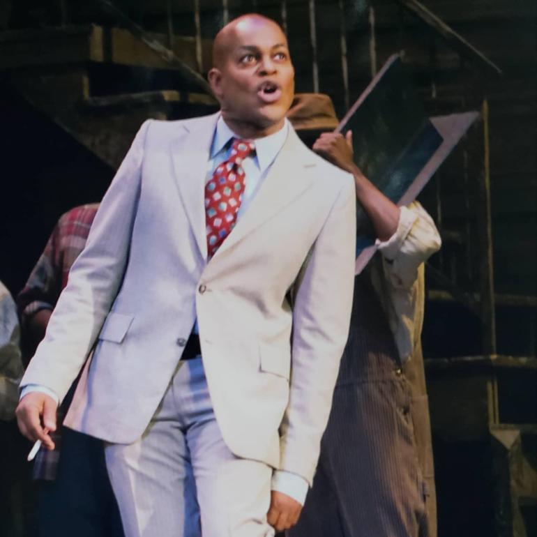 Grammy adayı şarkıcı evinde katledildi Oğlu gözaltına alındı