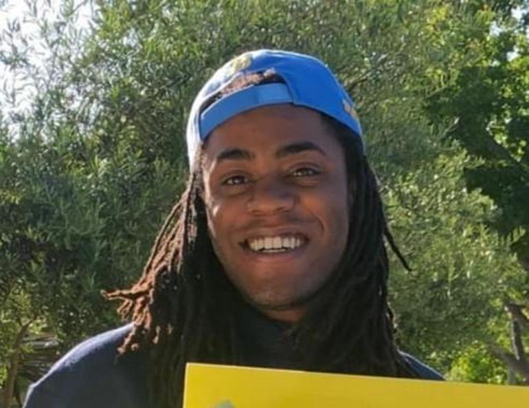 Grammy adayı şarkıcı evinde katledildi Oğlu gözaltına alındı