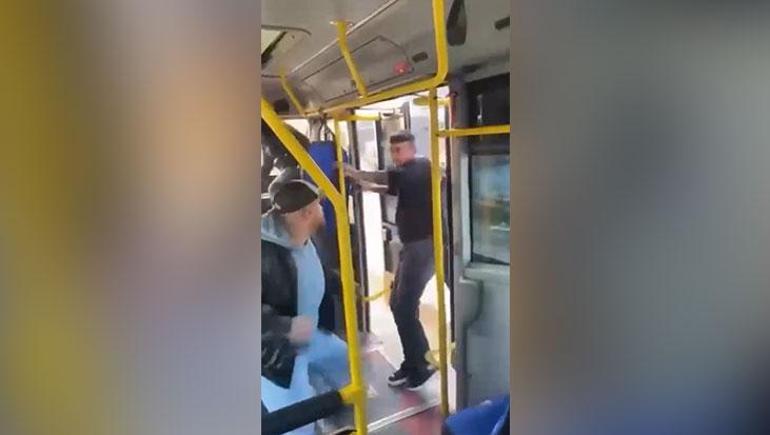 Otobüsteki dehşet anları kamerada Tartıştığı kişiye satırla saldırdı