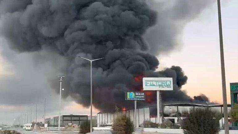 Denizlide korkutan fabrikada yangın Siyah dumanlar ilçeyi kapladı