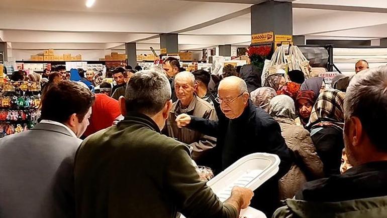 19 liralık ürünler için sokak kapandı Açılış indirimi Osmancık’ta izdihama dönüştü