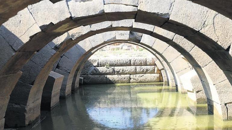 Bilgeliğin öncüsü, kehanetin sessiz yüzü: Klaros