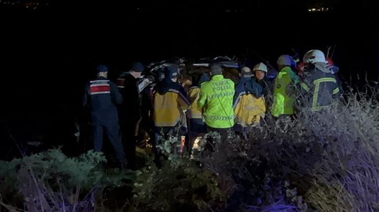 Çanakkalede katliam gibi kaza Dur ihtarına uymadı ters yöne girdi: 5 kişi hayatını kaybetti