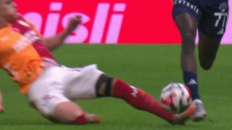 Eski hakemler Galatasaray-Kasımpaşa maçının tartışmalı pozisyonlarını değerlendirdi Alper Akarsunun kararı yanlış