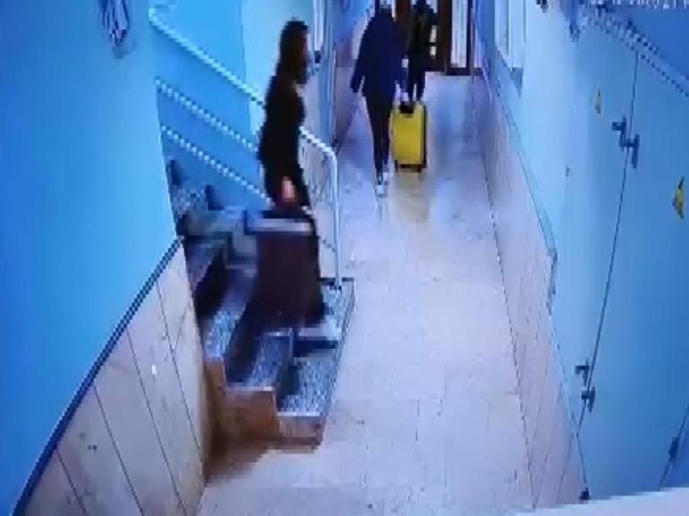 694fe697c307105ef8dd9063 Son dakika... Güllü'nün kızı Tuğyan'ın uyuşturucu test sonucu açıklandı