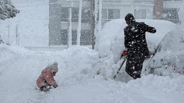 Kent kara gönüldü Merkezdeki kar kalınlığı 60 santimetreye ulaştı