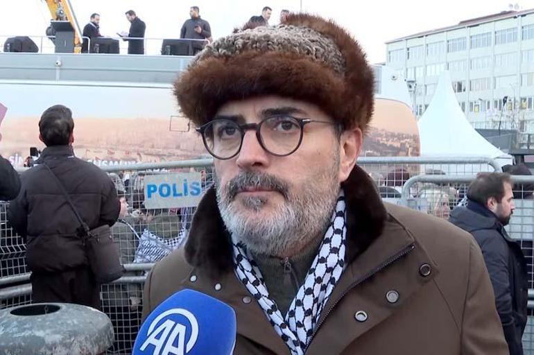 Galata Köprüsü'nde Filistin'e destek eyleminde dünyaya Gazze için ortak çağrı yapıldı -
                      2. Resim