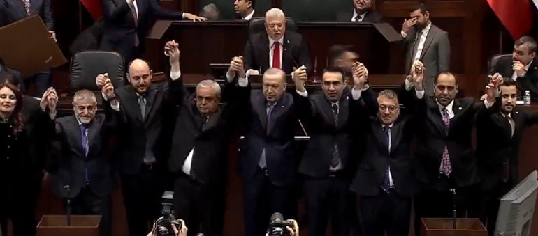 Son dakika...Erdoğandan Maduroya Türkiyeye git teklifi iddiasına yanıt: Bize gelen böyle bir haber yok