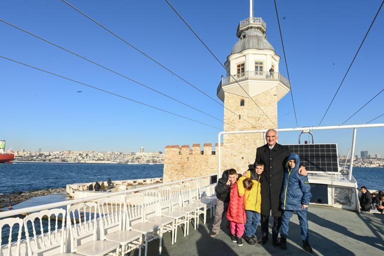 Sivas’ta çocuklar kardan Kız Kulesi yaptı Bakan Ersoy, İstanbul’a davet edip gerçeğini gezdirdi