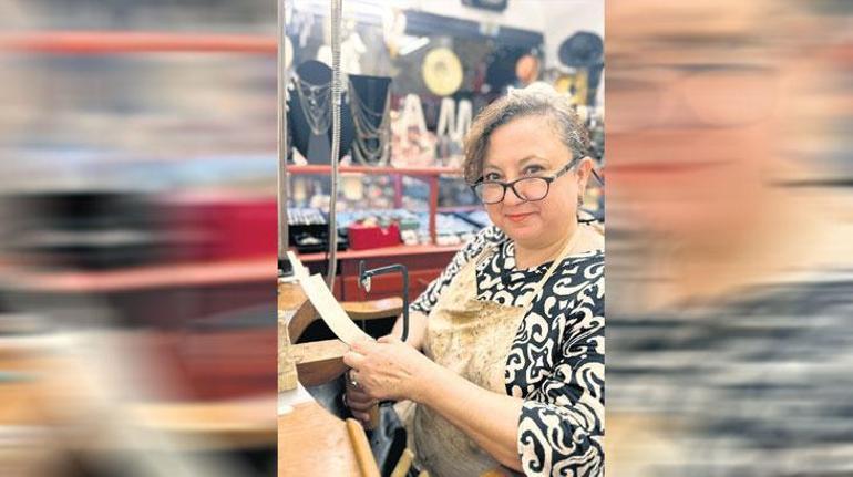 Kepenkler iniyor müzik yükseliyor