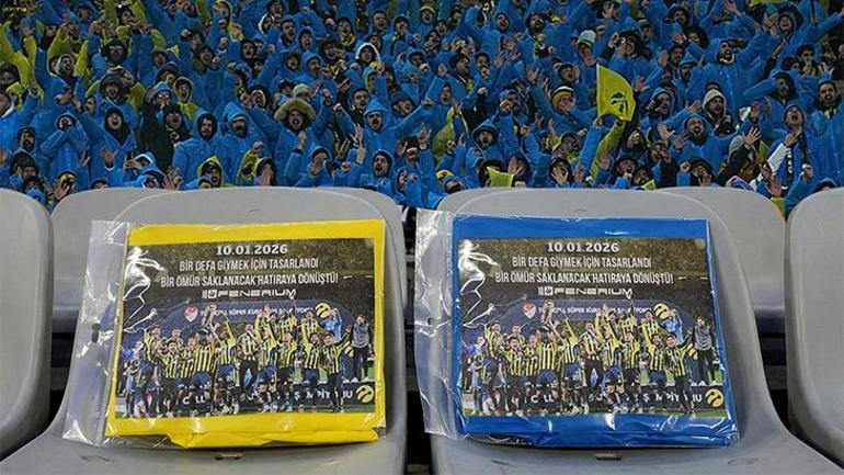 Fenerbahçe, Süper Kupada gündem olan yağmurlukları satışa çıkardı