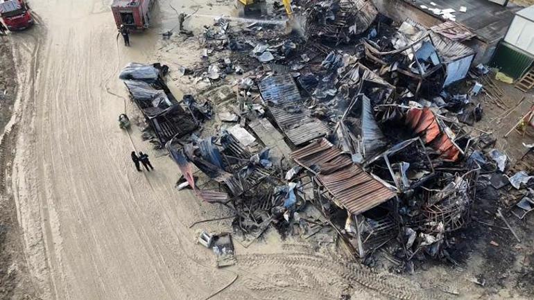 Arnavutköyde işçi konteynerinde yangın Çok sayıda ekip sevk edildi