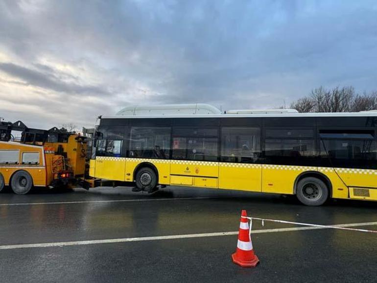 Başakşehirde 3 İETT otobüsünün çarpıştığı kazada 5 kişi yaralandı
