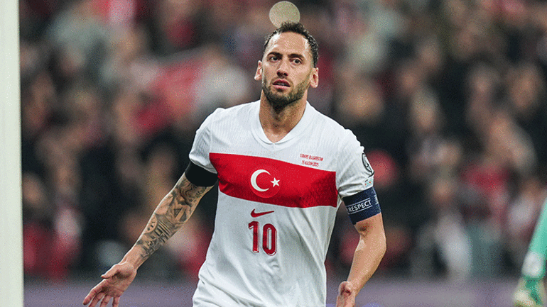İşte Hakan Çalhanoğlunun maliyeti Galatasarayda 48 saat içerisinde bir transfer bitirilecek