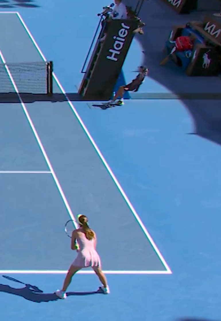 Avustralya Açıkta Zeynep Sönmezden tarihi başarı Top toplayıcı çocuğun yardımına koştu