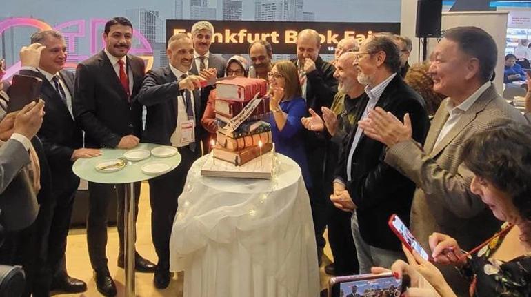 Edebiyatın dünyaya açılan yüzü 20 yılda dört bin esere destek