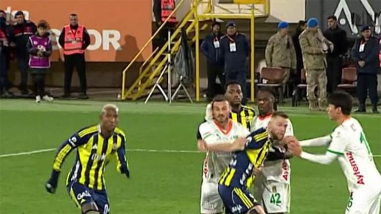 Alanyaspor - Fenerbahçe maçının tartışmalı pozisyonları Trioda değerlendirildi Hakem ekibi sınıfa kaldı