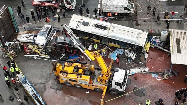 Esenlerde korkutan görüntü İETT otobüsü otoparka daldı