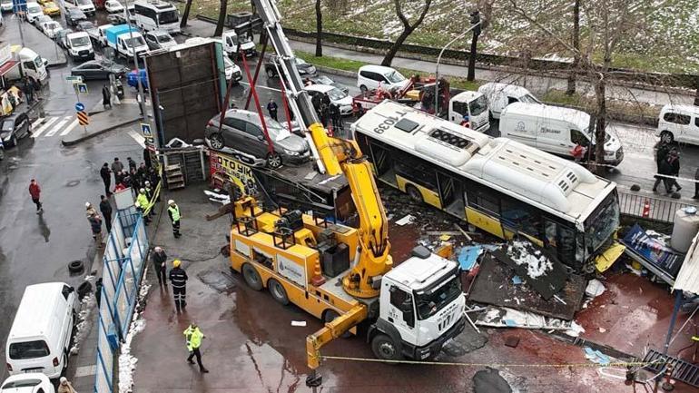 Esenlerde korkutan görüntü İETT otobüsü otoparka daldı