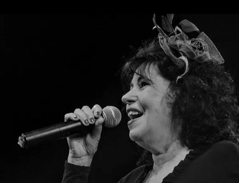 Bir dönemin efsanelerinden biriydi Dünyaca ünlü şarkıcı hayatını kaybetti