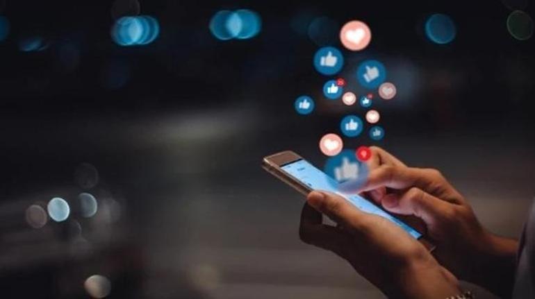 Fransa, 15 yaş altına sosyal medyayı yasaklıyor: Okullarda telefon da yasak