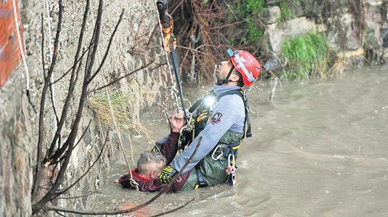 Ege’yi sağanak ve fırtına vurdu