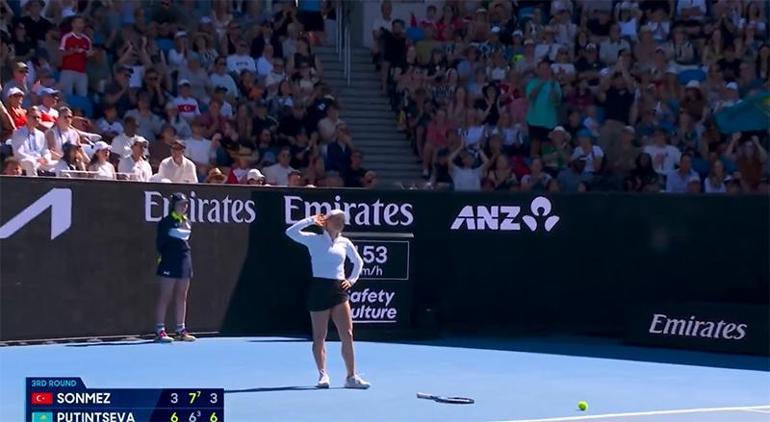 Zeynep Sönmez, Avustralya Açıka veda etti Rakibi Putintsevadan Türk taraftarlara çirkin hareket