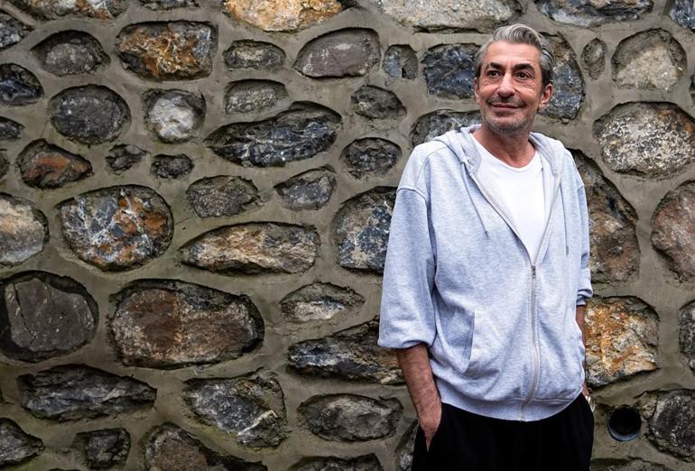 Erkan Petekkayadan duygulandıran sözler Annem zor bir hastalık yaşadı