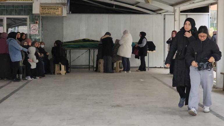 Gişelerde korkunç ölüm Yolcu otobüsü çarptığı aracı gişelerde sıkıştırdı, görüntüler ortaya çıktı