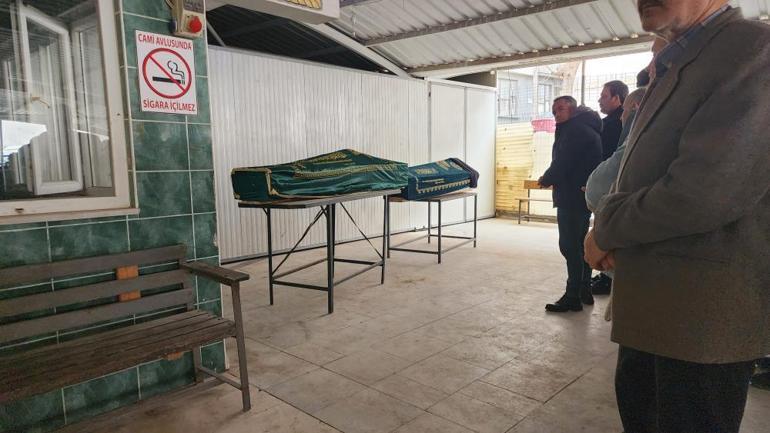 Gişelerde korkunç ölüm Yolcu otobüsü çarptığı aracı gişelerde sıkıştırdı, görüntüler ortaya çıktı