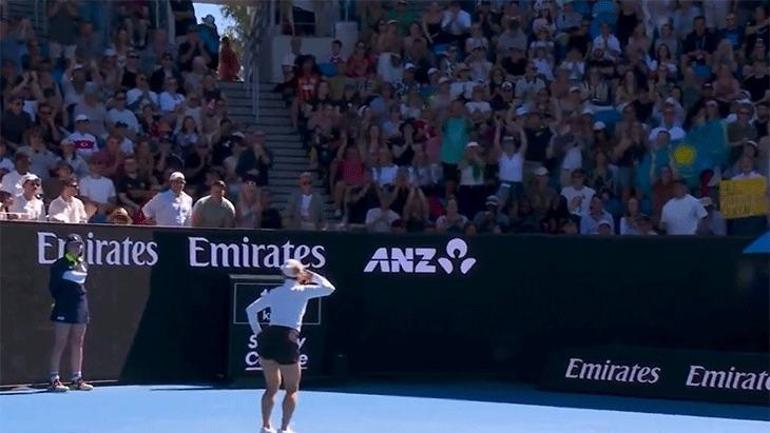 Türk seyircileri çıldırtan hareket Milli tenisçi Zeynep Sönmezden Putintseva sorusuna yanıt